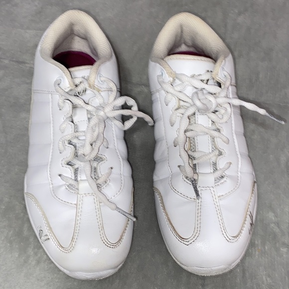 Varsity Cheerleading- Cheer Shoes - Picture 2 of 5